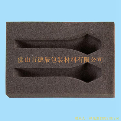 海綿內(nèi)托對(duì)各行各業(yè)產(chǎn)品起到絕緣、密封、防震、防塵、填充、隔音、固定，能夠保護(hù)包裝產(chǎn)品在運(yùn)輸過(guò)程中安然無(wú)恙，起到保護(hù)產(chǎn)品的一個(gè)作用，同時(shí)可以美化產(chǎn)品，提升產(chǎn)品檔次。